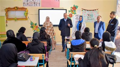 تعليم بورسعيد: توفير الكتاب المدرسي حق أصيل للطالب ويجب الاستفادة من التابلت