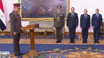 الفريق أشرف سالم زاهر يؤدي اليمين الدستورية أمام الرئيس السيسي وزيرا للدفاع 