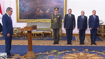 ضياء رشوان يؤدي اليمين الدستورية أمام الرئيس السيسي وزيرا للدولة للإعلام 
