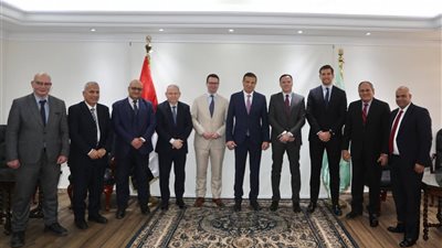 وزير الزراعة يبحث مع 