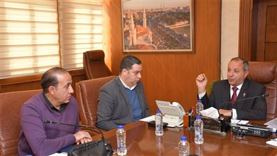  محافظ بورسعيد يوجه بتكثيف الجهود لإزالة الإشغالات والتعديات بالشوارع