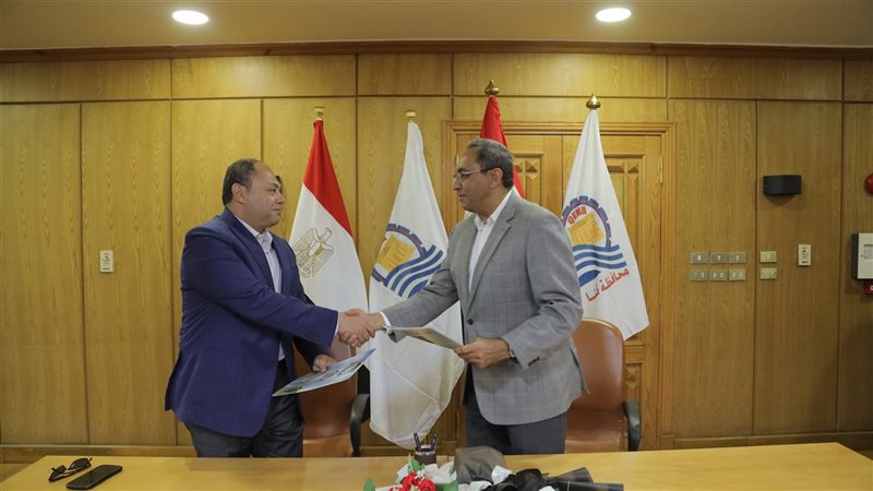 محافظ قنا