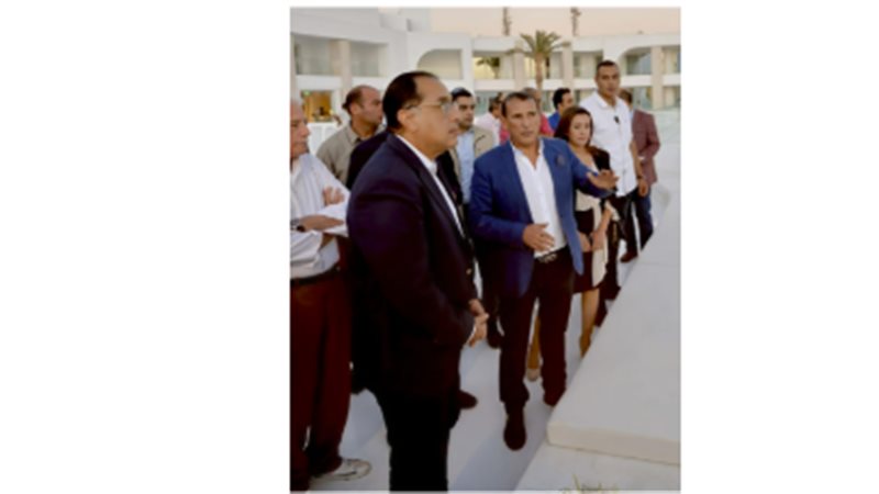 رئيس الوزراء مع الشاعر