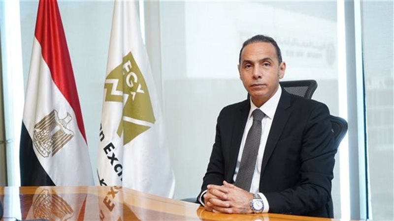 الدكتور إسلام عزام