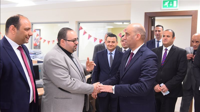وزير العمل خلال لقائه