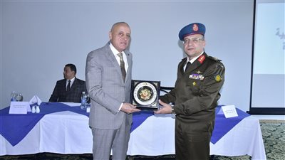 محافظ الأقصر يلتقي وفد من دارسي كلية الدفاع الوطني بالأكاديمية العسكريه 