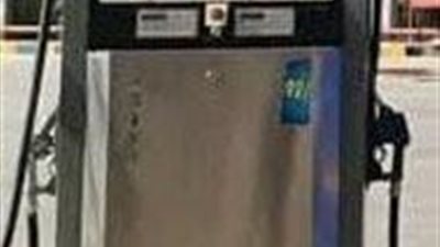 ضبط 11 طن أسمدة ومبيدات محظور تداولها بالأسواق ومحطات وقود مخالفة في البحيرة