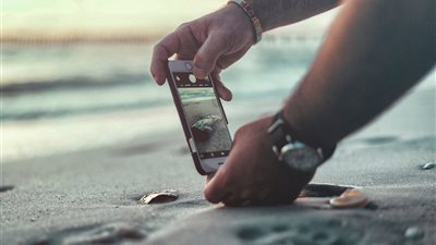 هاتف بسقف الحمام.. القبض على عامل نظافة يصور السيدات داخل دورة المياه بأكتوبر