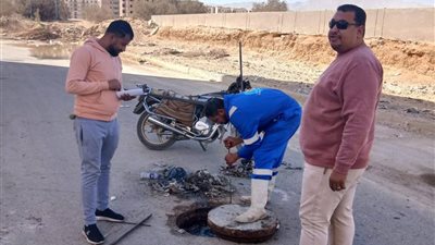 حملات مكثفة للنظافة وصيانة المرافق بحي عتاقة في محافظة السويس