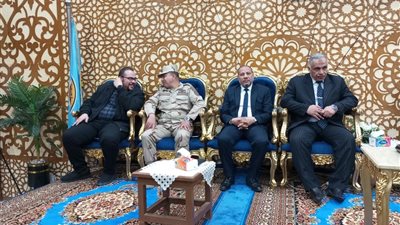 كلية الدراسات الإسلامية تكرم وكيل وزارة الصحة بالشرقية خلال مشاركته في المؤتمر