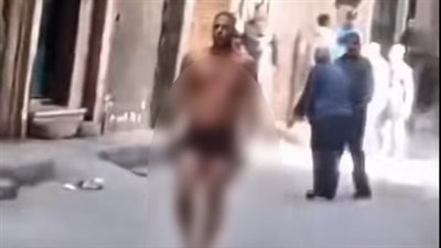 حالة فزع في الإسكندرية بعد ظهور رجل بملابس داخلية وسلاح أبيض بالشارع