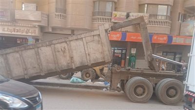 محافظة الجيزة تدعم منطقة المنشية فيصل بحاويات كبيرة للنظافة 