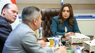 وزيرة التنمية والبيئة تعقد اجتماعاً مع قيادات من الوزارة لمتابعة بعض الملفات 