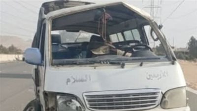 إصابة 14 في حادث انقلاب ميكروباص بطريق السخنة بالسويس 