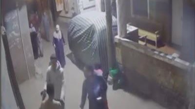 ضبط مريض نفسي تعدى على أسرة وخلع ملابسه في بنها بالقليوبية