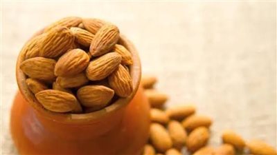 مكسرات رمضان.. حفنة لوز يوميا ماذا تفعل في بشرتك وجهازك المناعي؟