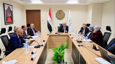 وزير التعليم يجتمع مع مديرى المديريات التعليمية عبر تقنية الفيديو كونفرانس