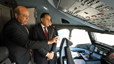 رئيس الوزراء يتفقد أول طائرة من طراز Airbus A350-900  بأسطول الناقل الوطني