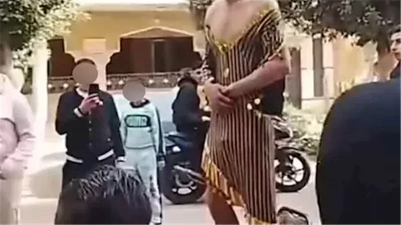 الشاب 
