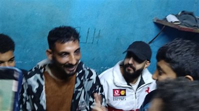 تضامن واسع مع إسلام في ميت عاصم عقب إخلاء سبيله في واقعة بدلة الرقص
