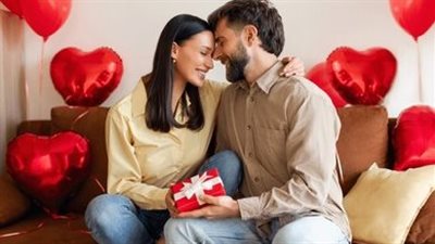 عيد الحب| خبيرة إتيكيت لبنانية تكشف لـ نيوز رووم أفكار لاختيار وتقديم الهدايا 