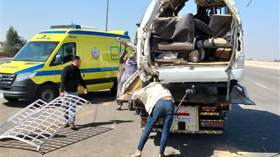 مصرع  شخصين وإصابة 14 آخرين إثر وقوع حادث تصادم سيارتين ميكروباص بالبحيرة