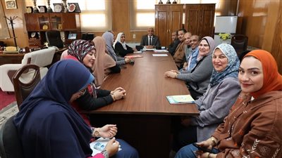 اجتماع طارئ لمتابعة أعمال الإدارة العامة لشئون الطلاب بجامعة قنا 