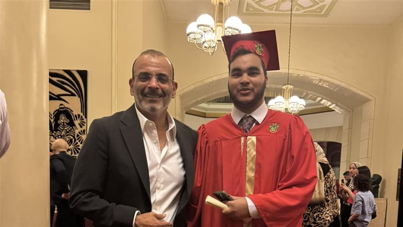 أيمن بهجت قمر ونجله