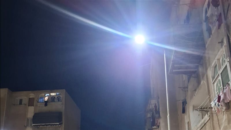 بدء تركيب أعمدة الإنارة
