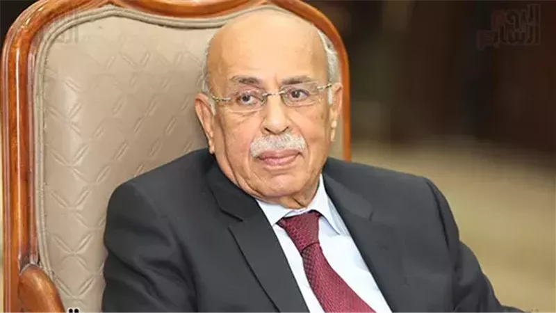 الأستاذ الدكتورمفيد