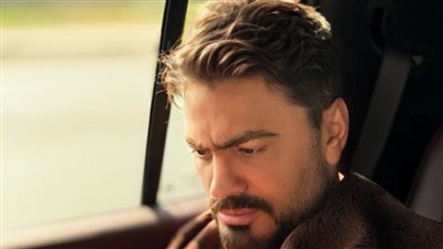 بصور من موقع التصوير.. تامر حسني يشوق جمهوره لإعلانه الجديد 