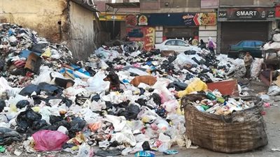 تحذيرات من كارثة محتملة.. قمامة تحاصر غرف محابس الغاز في كفر طهرمس 