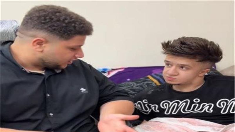 البلوجر عمر فرج وشقيقه