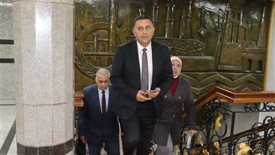 الدكتور حسام عبد الفتاح  محافظ القليوبية الجديد يصل مكتبه عقب أدائه اليمين 