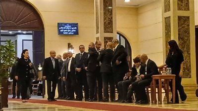 كبار رجال الدولة والشخصيات العامة يقدمون واجب العزاء لأسرة الدكتور مفيد شهاب