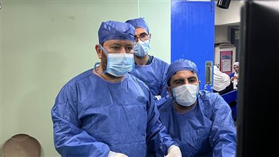 جراحة مجهرية دقيقة ببنها تنقذ رضيعا عمره يومان من انسداد مريئي نادر