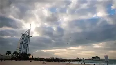 أجواء غائمة وارتفاع تدريجي في درجات الحرارة.. تفاصيل طقس اليوم في الإمارات