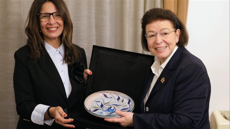 وزيرة الثقافة تبحث