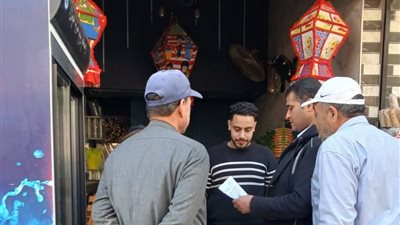 حملات بكوم حمادة لحصر المحال التجارية وتوعية المواطنين بتيسيرات قانون التراخيص
