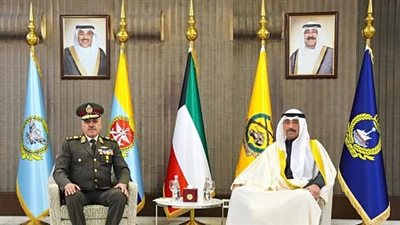 الفريق أحمد خليفة يعود إلى أرض الوطن عقب انتهاء زيارته الرسمية لدولة الكويت