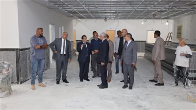 المتابعة مستمرة.. رئيس جامعة قنا يتابع المشروعات التطويرية  بالحرم الجامعي 