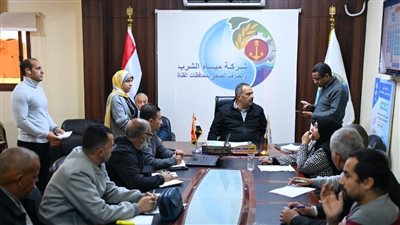 رئيس مياه القناة يترأس اجتماعًا لمتابعة سير العمل بالقطاع التجاري