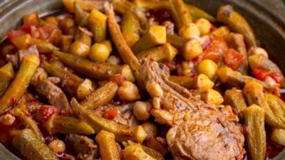 صينية البامية باللحمة والطماطم.. وصفة كلاسيكية لا تغيب عن سفرتك