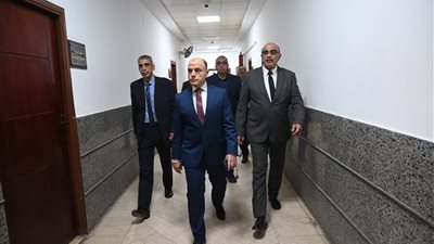 محافظ الغربية يتفقد المركز التكنولوجي وإدارات الديوان العام