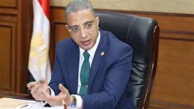 بعد رصد مخالفات نظافة.. محافظ الجيزة يطيح بنائب رئيس حي العمرانية