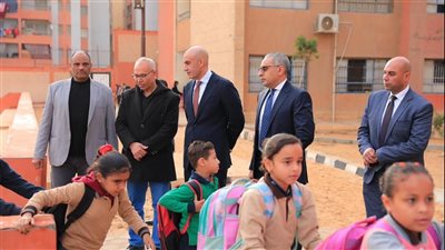 وزير التربية والتعليم يجري جولة تفقدية مفاجئة بمدارس «تحيا مصر» في حي الأسمرات