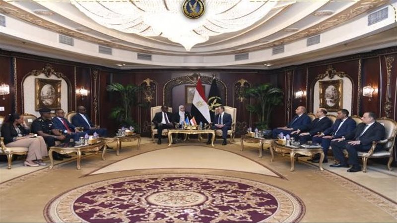 وزير الداخلية يستقبل