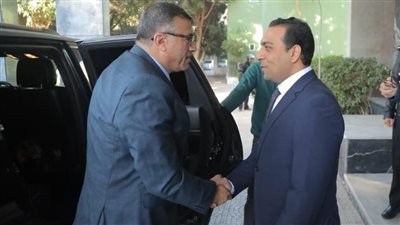 محافظ قنا الجديد يصل الديوان العام ويؤكد: مكتبي مفتوح وهدفي خدمة المواطنين