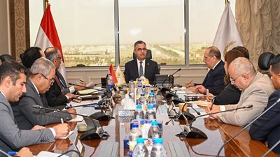 بدء صرف منحة الـ400 جنيه للمواطنين الأولى بالرعاية بالأقصر 