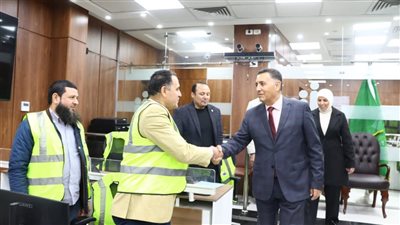 محافظ القليوبية يتفقد الديوان العام ويقدم التهنئة للعاملين بمناسبة شهر رمضان 